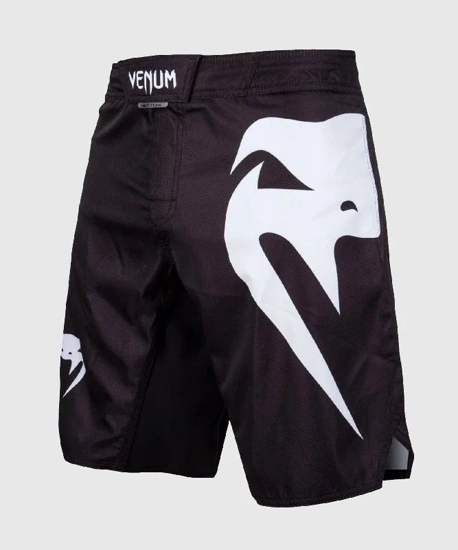 Men's moisture - wicking performance shorts for sweaty outdoor activitiesFightshort Venum Light 3.0 - Noir/Blanc