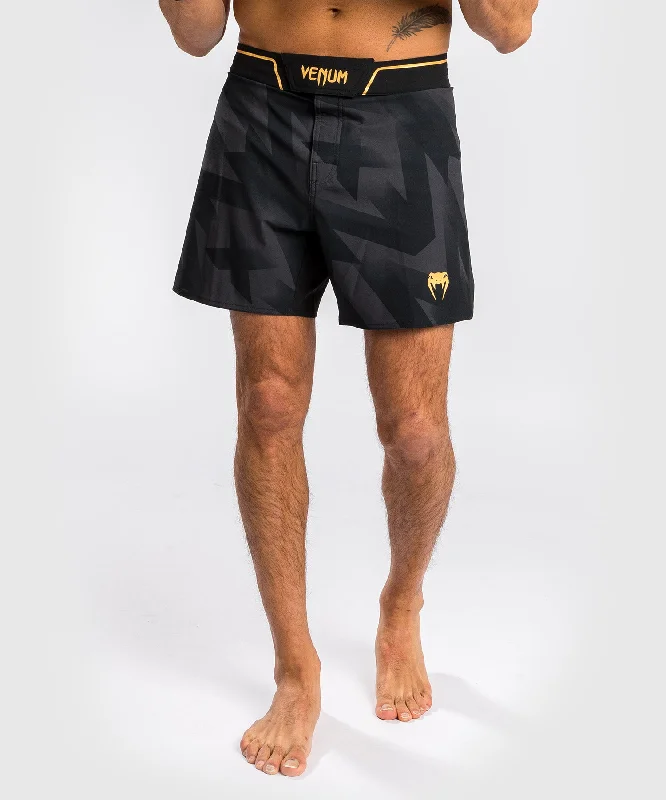 Men's zip - pocket canvas shorts for added functionality during travelShort de MMA Venum Razor - Noir/Or