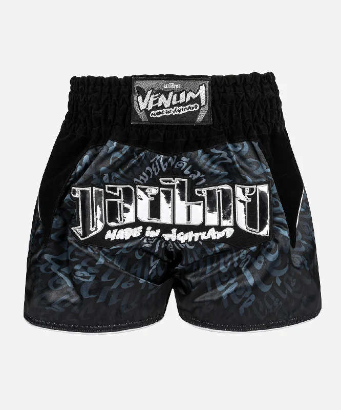 Men's pleated front twill shorts for a classic and sophisticated appearanceShort de Muay Thai Venum Attack - Noir/Argent