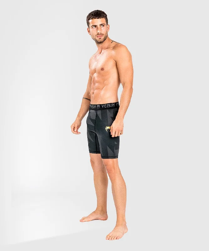 Men's elastic waistband lounge shorts for lazy weekends at homeShort de Vale Tudo Venum Razor - Noir/Or