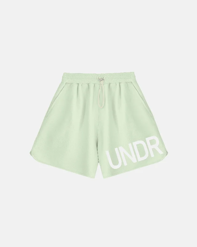 Men's pleated front twill shorts for a classic and sophisticated appearanceBasics UNDRGLD Biased Short Green