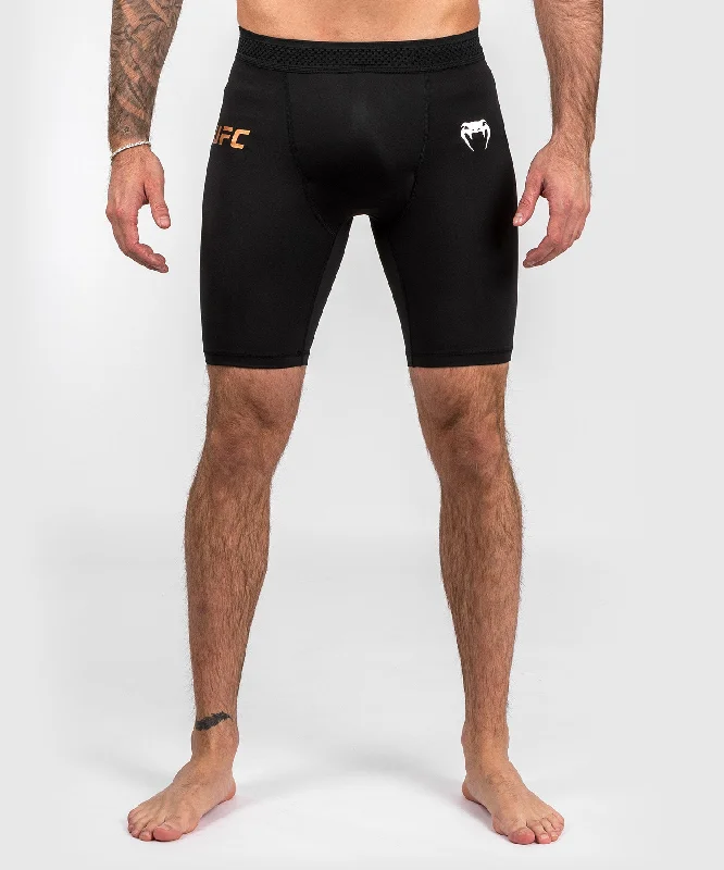 Men's moisture - wicking performance shorts for sweaty outdoor activitiesShorts Vale Tudo pour Hommes UFC Adrenaline by Venum Authentic Fight Week - Noir