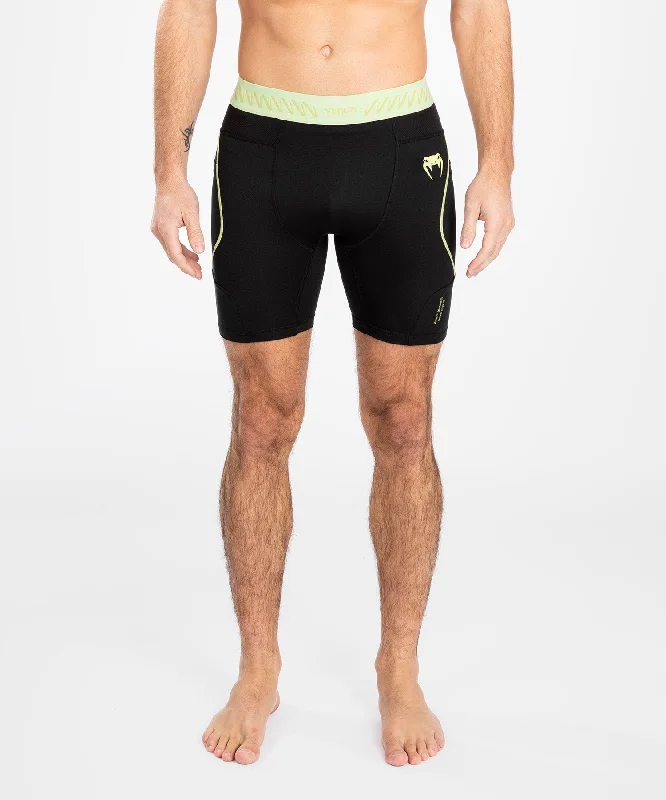 Men's high - waisted swim shorts with UPF protection for beach vacationsShorts Vale Tudo Pour Hommes Venum Fusion 2.0 - Noir/Jaune