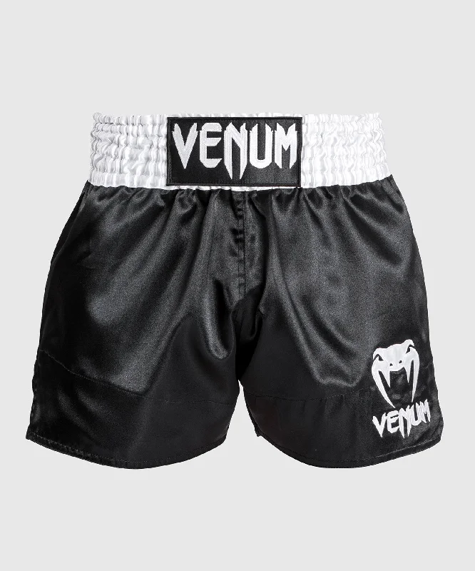 Men's pleated front twill shorts for a classic and sophisticated appearanceVenum Classic - Short Muay Thaï Blanc/Noir/Blanc