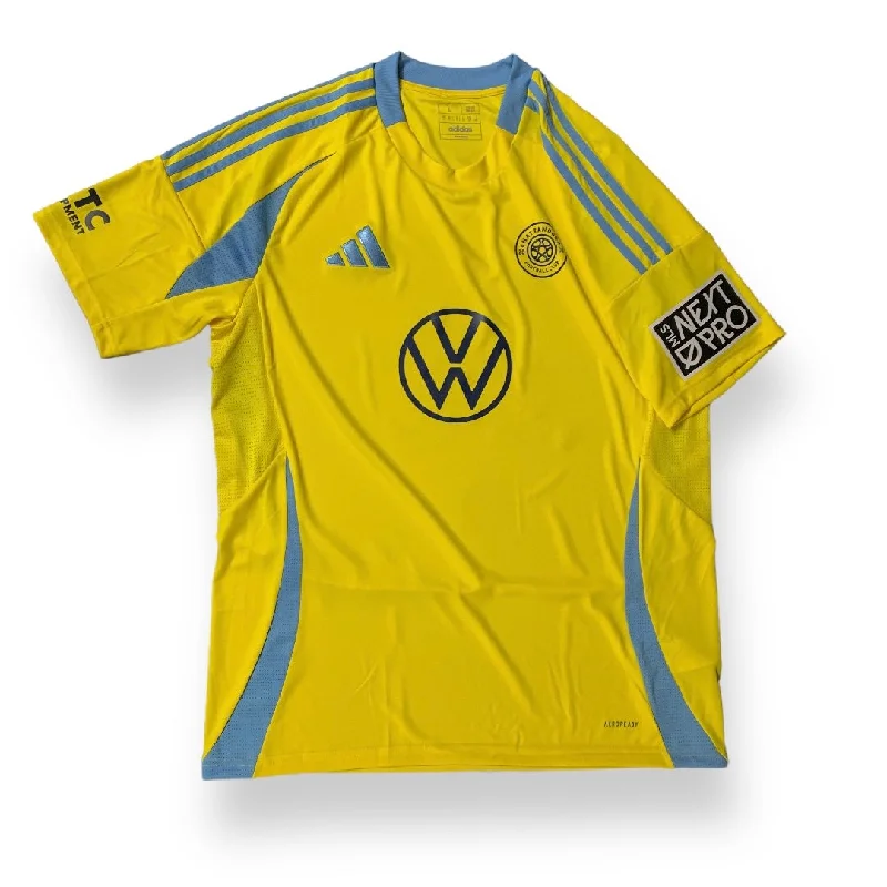 Men's Football Jerseys with Embroidered Club Badges for a Premium and Authentic Appeal2024 Primary Keeper Jersey