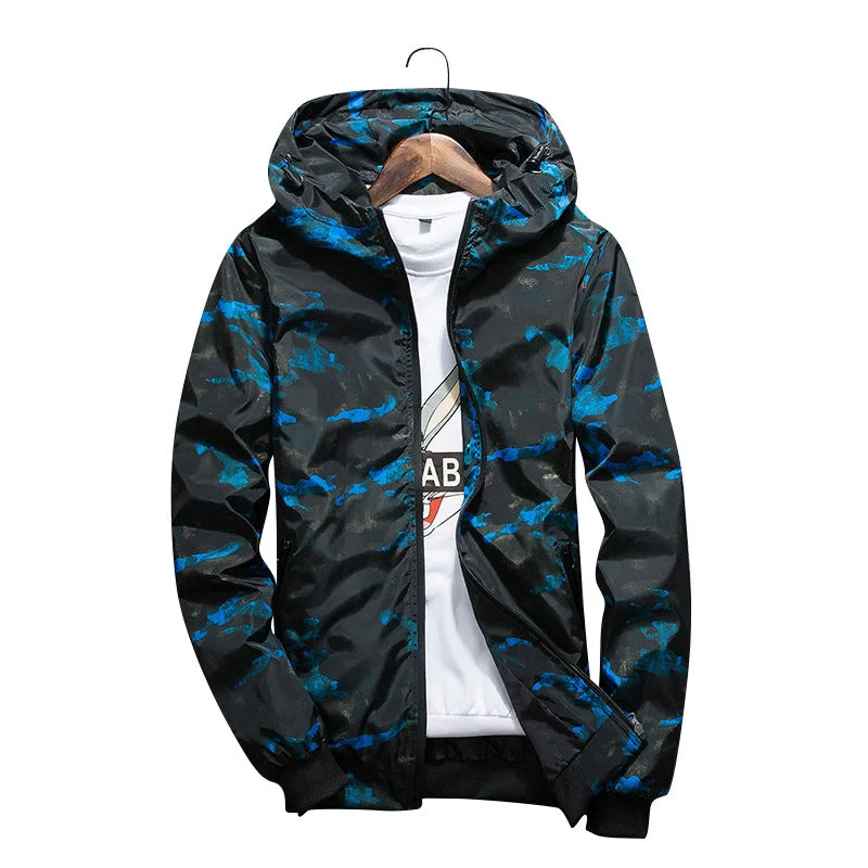 Men jackets with a built - in hood that can be stowed away when not in use2018 Men's Spring Summer Hood Jackets Fashion Camouflage Print Waterproof Windbreaker Casual Bomber Jacket Coat Outwear Chaqueta