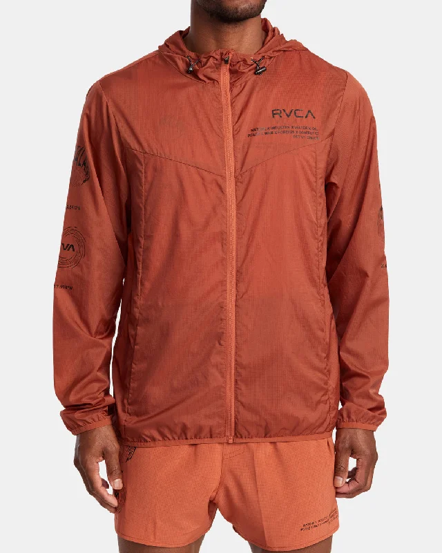 Men jackets with a zip - off sleeves to convert to a vestRVCA Runner Lightweight Training Jacket - Terracotta