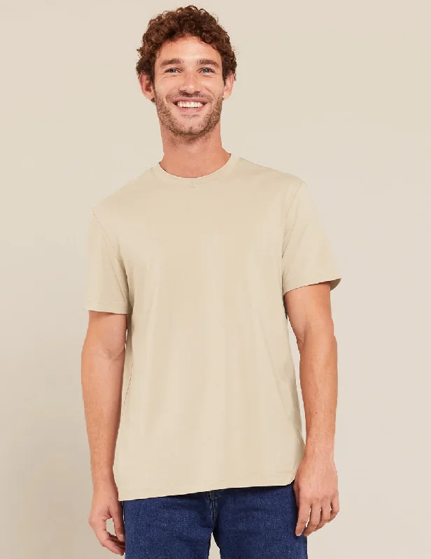 Men's polo t - shirts with a contrast collar for a preppy lookMen's polo t - shirts with a contrast collar for a preppy lookMen's Classic Crew Neck T-Shirt - Stone