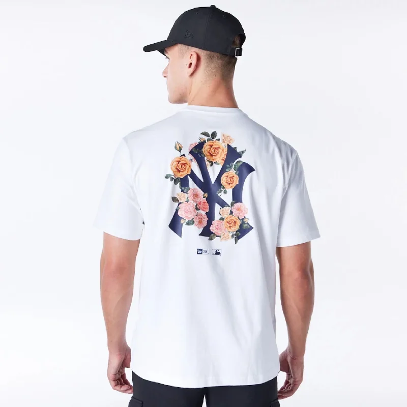 Men's polo t - shirts with a contrast collar for a preppy lookMen's polo t - shirts with a contrast collar for a preppy lookNew York Yankees MLB Flower New Era Korea White T-Shirt